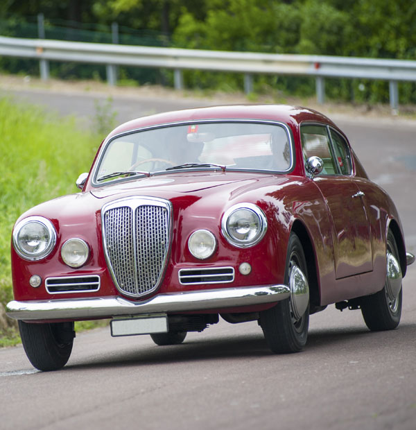 PIÈCES DÉTACHÉES POUR AUTOMOBILE DE COLLECTION